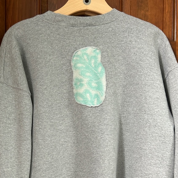 Upcycled handmade  sweatshirt with vintage towel inlay. - Picture 7 of 7